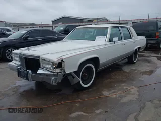 1991 Cadillac Brougham z VIN 1G6DW5470MR718950, wystawiony jako IAAI lot #41726864 z przebiegiem 207 324 mil mil oraz . Historia ofert i sprzedaży dostępna na DreamBid. Obrazek 2.