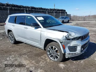 2021 Jeep Grand Cherokee Overland z VIN 1C4RJKDG0M8122002, wystawiony jako IAAI lot #41748944 z przebiegiem 88 336 mil mil oraz . Historia ofert i sprzedaży dostępna na DreamBid. Obrazek 1.