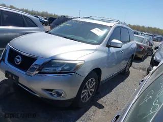 2014 Nissan Pathfinder S with VIN 5N1AR2MM3EC727461, listed as a IAAI auction lot 42038757 with 125,341 mi miles. Bid and sale history available at carsss.com. Image 2.