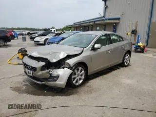 2016 Volvo S60 T5 Drive-E Premier z VIN YV126MFK2G1400809, wystawiony jako Copart lot #57175585 z przebiegiem 117 065 mil mil oraz Szkoda całkowita • Salvage title. Historia ofert i sprzedaży dostępna na DreamBid. Obrazek 1.