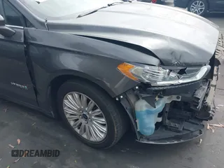 2016 Ford Fusion SE Hybrid z VIN 3FA6P0LU0GR218685, wystawiony jako IAAI lot #42550930 z przebiegiem 178 041 mil mil oraz . Historia ofert i sprzedaży dostępna na DreamBid. Obrazek 12.