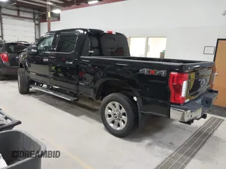 2019 Ford F-250 XL z VIN 1FT7W2BT9KEG37734, wystawiony jako IAAI lot #42042880 z przebiegiem 119 771 mil mil oraz . Historia ofert i sprzedaży dostępna na DreamBid. Obrazek 3.