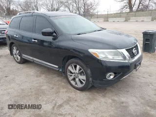 2014 Nissan Pathfinder SV with VIN 5N1AR2MM0EC602658, listed as a IAAI auction lot 41971324 with 253,024 mi miles. Bid and sale history available at carsss.com. Image 1.