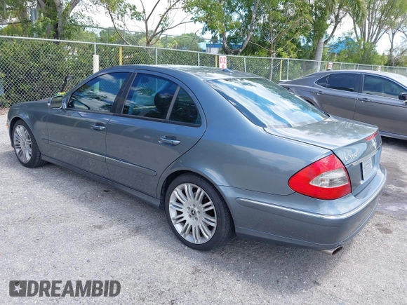 2008 Mercedes-Benz E-Class Luxury 3.5L with VIN WDBUF56X28B350102, listed as a IAAI auction lot 42033244 with 257,767 mi miles. Bid and sale history available at carsss.com. Image 3.