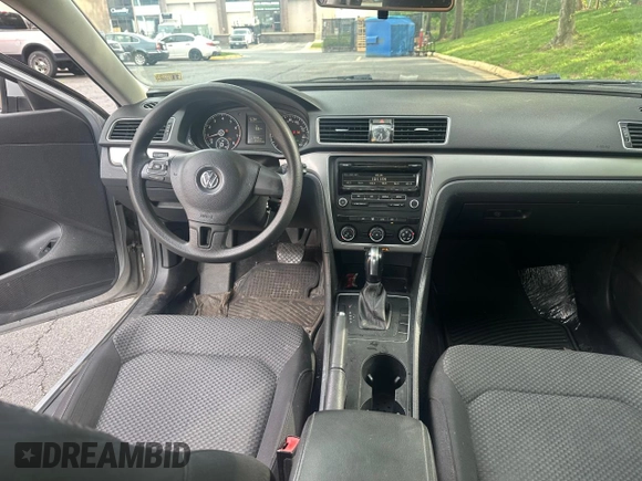 2014 Volkswagen Passat Wolfsburg Edition с VIN 1VWAT7A34EC065367, выставлен на аукционе Copart как лот 60574015 с пробегом 85 800 миль миль и Чистый • Clean title. История ставок и продаж доступна на DreamBid. Изображение 9.