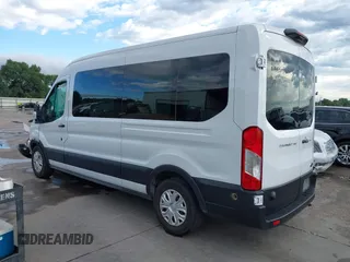 2024 Ford Transit Passenger XL z VIN 1FBAX2C87RKA51837, wystawiony jako IAAI lot #42353265 z przebiegiem 30 866 mil mil oraz . Historia ofert i sprzedaży dostępna na DreamBid. Obrazek 3.