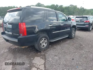 2007 Cadillac Escalade z VIN 1GYFK638X7R420955, wystawiony jako IAAI lot #42313073 z przebiegiem 175 578 mil mil oraz . Historia ofert i sprzedaży dostępna na DreamBid. Obrazek 4.