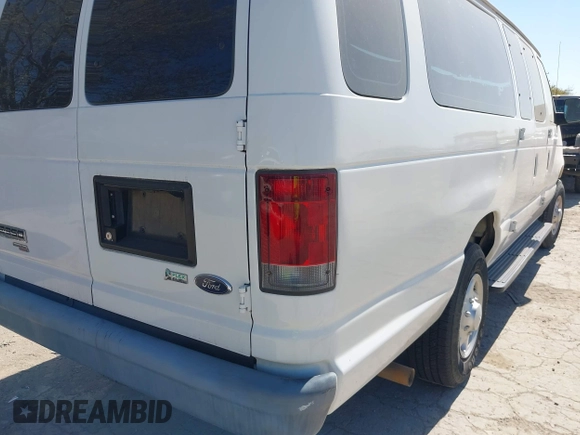 2013 Ford Econoline Passenger XL z VIN 1FBSS3BL8DDA63474, wystawiony jako IAAI lot #41804848 z przebiegiem 61 349 mil mil oraz . Historia ofert i sprzedaży dostępna na DreamBid. Obrazek 6.