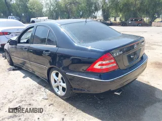 2005 Mercedes-Benz C 230 Kompressor z VIN WDBRF40J55F627804, wystawiony jako IAAI lot #42466121 z przebiegiem Nie podano mil oraz . Historia ofert i sprzedaży dostępna na DreamBid. Obrazek 3.