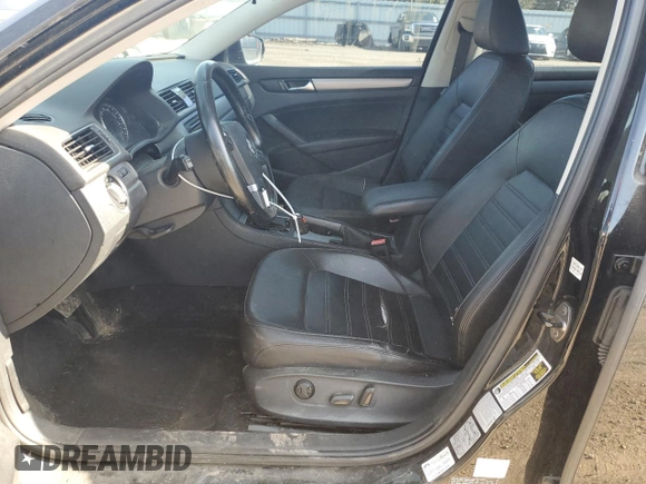 2015 Volkswagen Passat SE with VIN 1VWBS7A30FC004901, listed as a Copart auction lot 54556545 with 173,424 mi miles and Clean title. Bid and sale history available at DreamBid. Image 7.