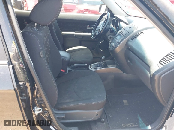 2013 Kia Soul + z VIN KNDJT2A66D7588199, wystawiony jako IAAI lot #42317070 z przebiegiem 100 994 mil mil oraz . Historia ofert i sprzedaży dostępna na DreamBid. Obrazek 5.