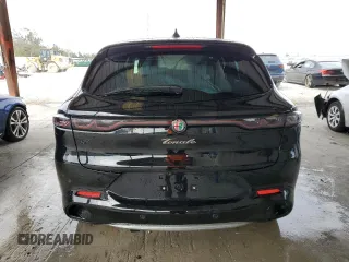 2024 Alfa Romeo Tonale Ti z VIN ZASPATCWXR3028479, wystawiony jako Copart lot #84539004 z przebiegiem 8582 mil mil oraz Nie do naprawy. Historia ofert i sprzedaży dostępna na DreamBid. Obrazek 6.