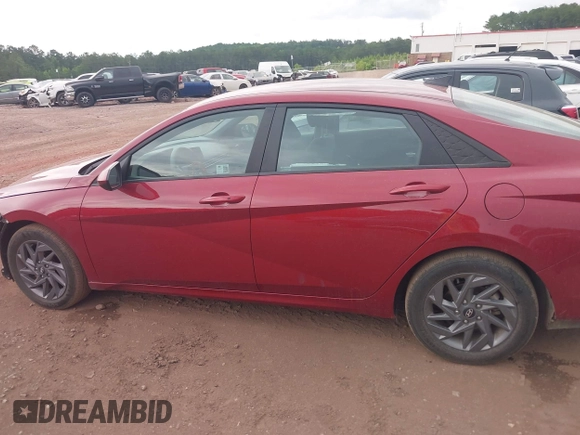 2024 Hyundai Elantra SEL z VIN KMHLM4DG5RU769160, wystawiony jako IAAI lot #42509506 z przebiegiem 38 926 mil mil oraz . Historia ofert i sprzedaży dostępna na DreamBid. Obrazek 15.