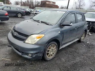 2006 Scion xA z VIN JTKKT604265000849, wystawiony jako Copart lot #79674033 z przebiegiem 281 838 mil mil oraz Szkody całkowita. Historia ofert i sprzedaży dostępna na DreamBid. Obrazek 1.