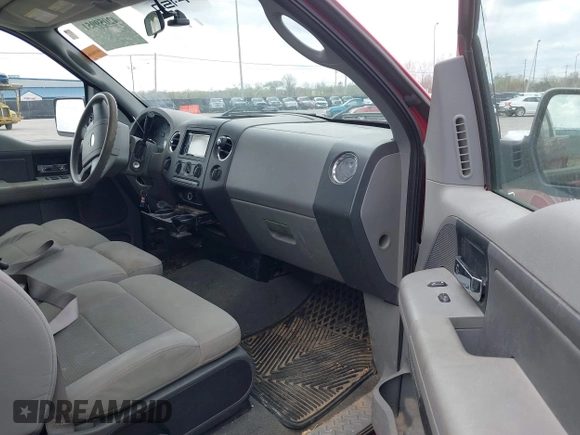 2008 Ford F-150 XLT with VIN 1FTPX14V88FA88276, listed as a IAAI auction lot 42059951 with 191,581 mi miles. Bid and sale history available at carsss.com. Image 5.