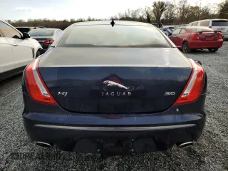 2013 Jaguar XJ z VIN SAJWA1C7XD8V43502, wystawiony jako Copart lot #50727235 z przebiegiem 112 389 mil mil oraz Tytuł czysty. Historia ofert i sprzedaży dostępna na DreamBid. Obrazek 6.