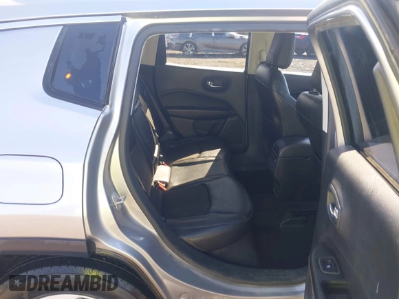 2018 Jeep Compass Latitude z VIN 3C4NJDBB2JT331854, wystawiony jako IAAI lot #42055969 z przebiegiem 135 175 mil mil oraz . Historia ofert i sprzedaży dostępna na DreamBid. Obrazek 8.