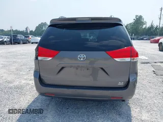 2011 Toyota Sienna XLE с VIN 5TDDK3DC7BS002538, выставлен на аукционе IAAI как лот 42385087 с пробегом 235 415 миль миль и . История ставок и продаж доступна на DreamBid. Изображение 17.