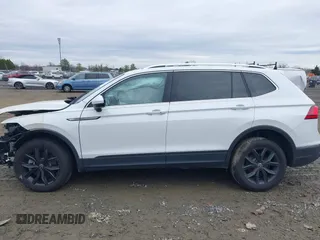 2024 Volkswagen Tiguan SE с VIN 3VVMB7AX8RM049460, выставлен на аукционе IAAI как лот 41137906 с пробегом 13 879 миль миль и . История ставок и продаж доступна на DreamBid. Изображение 15.