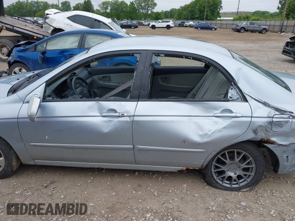 2006 Kia Spectra EX z VIN KNAFE121465362915, wystawiony jako IAAI lot #42367012 z przebiegiem 137 295 mil mil oraz . Historia ofert i sprzedaży dostępna na DreamBid. Obrazek 14.