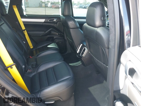 2015 Porsche Cayenne Turbo z VIN WP1AC2A2XFLA80727, wystawiony jako IAAI lot #42031257 z przebiegiem 83 368 mil mil oraz . Historia ofert i sprzedaży dostępna na DreamBid. Obrazek 8.
