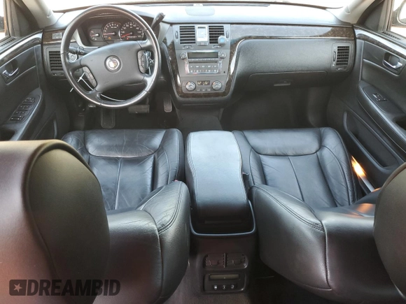 2011 Cadillac DTS Professional Limousine z VIN 1GE7K9C62BU600079, wystawiony jako Copart lot #57912465 z przebiegiem 52 328 mil mil oraz Tytuł czysty. Historia ofert i sprzedaży dostępna na DreamBid. Obrazek 8.