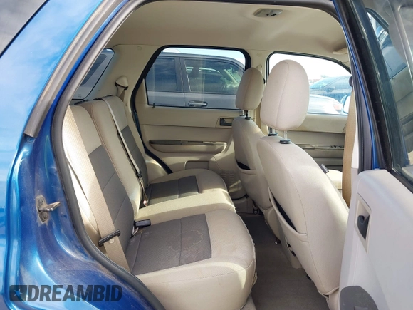 2008 Ford Escape XLT z VIN 1FMCU03158KD31562, wystawiony jako IAAI lot #42319652 z przebiegiem 123 926 mil mil oraz . Historia ofert i sprzedaży dostępna na DreamBid. Obrazek 8.