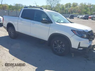 2024 Honda Ridgeline Sport z VIN 5FPYK3F11RB005065, wystawiony jako IAAI lot #42133517 z przebiegiem 4 697 mil mil oraz . Historia ofert i sprzedaży dostępna na DreamBid. Obrazek 1.