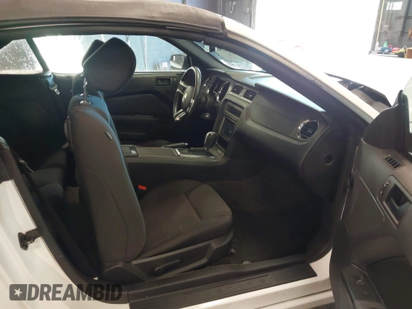 2014 Ford Mustang V6 with VIN 1ZVBP8EM4E5267406, listed as a IAAI auction lot 41752563 with 84,823 mi miles. Bid and sale history available at carsss.com. Image 5.