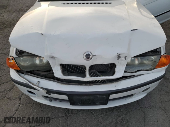 2001 BMW 3 Series 330i with VIN WBAAV53421FJ71992, listed as a Copart auction lot 85248964 with 180,467 mi miles and Salvage Title. Bid and sale history available at carsss.com. Image 13.