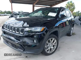 2024 Jeep Compass Latitude Lux с VIN 3C4NJDFN5RT104769, выставлен на аукционе IAAI как лот 42585680 с пробегом 7 162 миль миль и . История ставок и продаж доступна на DreamBid. Изображение 17.