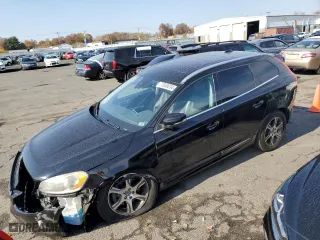 2015 Volvo XC60 T6 Drive-E with VIN YV449MDK8F2642602, listed as a Copart auction lot 77088034 with 154,531 mi miles and Salvage Title. Bid and sale history available at carsss.com. Image 1.