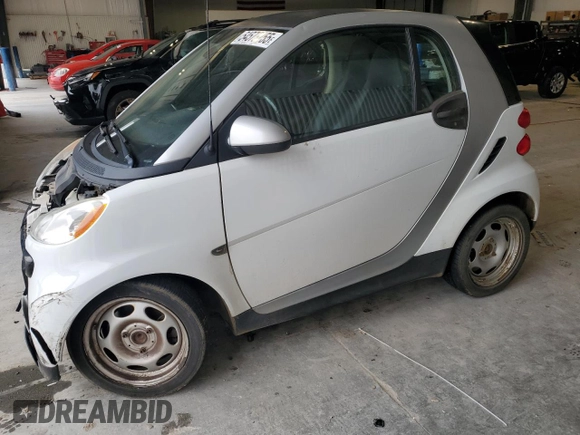 2013 Smart fortwo Pure с VIN WMEEJ3BA9DK626037, выставлен на аукционе Copart как лот 54573255 с пробегом 66 070 миль миль и Чистый • Clean title. История ставок и продаж доступна на DreamBid. Изображение 1.