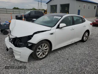 2016 Kia Optima EX z VIN 5XXGU4L36GG093714, wystawiony jako Copart lot #55874535 z przebiegiem 104 395 mil mil oraz Szkoda całkowita • Salvage title. Historia ofert i sprzedaży dostępna na DreamBid. Obrazek 1.