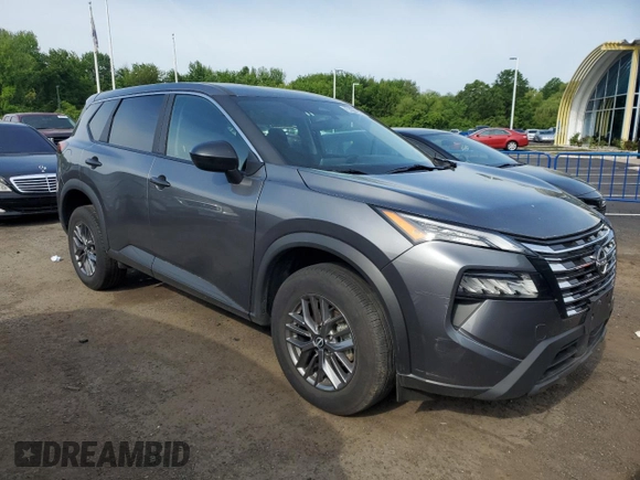 2024 Nissan Rogue S z VIN 5N1BT3AB6RC759034, wystawiony jako Copart lot #58512325 z przebiegiem 13 469 mil mil oraz Czysty tytuł • Clean title. Historia ofert i sprzedaży dostępna na DreamBid. Obrazek 4.