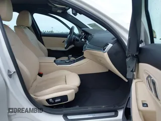 2021 BMW 3 Series 330i z VIN 3MW5R1J08M8C07261, wystawiony jako IAAI lot #41861814 z przebiegiem 87 426 mil mil oraz . Historia ofert i sprzedaży dostępna na DreamBid. Obrazek 5.