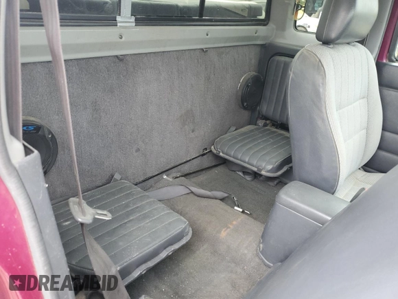 1995 Nissan Frontier SE z VIN 1N6HD16Y0SC364833, wystawiony jako Copart lot #48259485 z przebiegiem 152 592 mil mil oraz Szkoda całkowita • Salvage title. Historia ofert i sprzedaży dostępna na DreamBid. Obrazek 10.