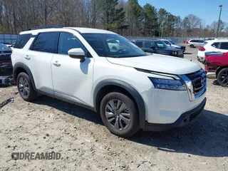 2023 Nissan Pathfinder SV z VIN 5N1DR3BC4PC243511, wystawiony jako IAAI lot #41742729 z przebiegiem 43 909 mil mil oraz . Historia ofert i sprzedaży dostępna na DreamBid. Obrazek 1.