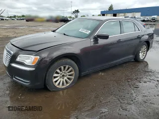2013 Chrysler 300 z VIN 2C3CCAAG7DH603569, wystawiony jako Copart lot #58261365 z przebiegiem 238 986 mil mil oraz Czysty tytuł • Clean title. Historia ofert i sprzedaży dostępna na DreamBid. Obrazek 1.