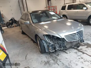 2010 MERCEDES-BENZ S 400 HYBRID with VIN WDDNG9FB7AA303552, listed as a IAAI auction lot 41988275 with 208147 miles. Bid and sale history available at carsss.com. Image 1.
