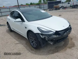 2021 Tesla Model 3 Long Range z VIN 5YJ3E1EB1MF975824, wystawiony jako IAAI lot #42146968 z przebiegiem 97 570 mil mil oraz . Historia ofert i sprzedaży dostępna na DreamBid. Obrazek 1.