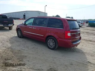 2016 Chrysler Town & Country Touring-L with VIN 2C4RC1CG7GR221690, listed as a IAAI auction lot 42038763 with 188,184 mi miles. Bid and sale history available at carsss.com. Image 3.