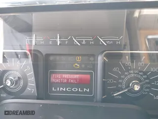 2007 Lincoln Navigator with VIN 5LMFU28547LJ04440, listed as a IAAI auction lot 41839931 with 142,822 mi miles. Bid and sale history available at carsss.com. Image 7.