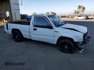 1990 Mitsubishi Mighty Max z VIN JA7FL24W2LP028418, wystawiony jako Copart lot #83680804 z przebiegiem 331 687 mil mil oraz Szkody całkowita. Historia ofert i sprzedaży dostępna na DreamBid. Obrazek 4.