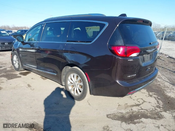2018 Chrysler Pacifica Touring L with VIN 2C4RC1BG3JR124169, listed as a IAAI auction lot 41645651 with 81,922 mi miles. Bid and sale history available at carsss.com. Image 3.