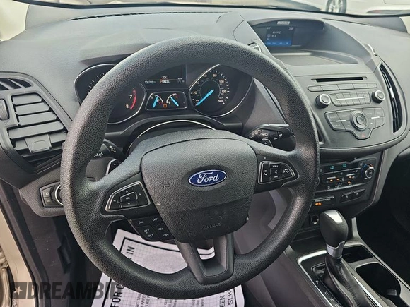 2017 Ford Escape SE z VIN 1FMCU0GD8HUC28631, wystawiony jako IAAI lot #42295698 z przebiegiem 106 703 mil mil oraz . Historia ofert i sprzedaży dostępna na DreamBid. Obrazek 1.