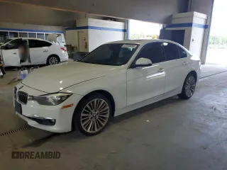 2015 BMW 3 Series 328i xDrive z VIN WBA3B5C54FP653519, wystawiony jako Copart lot #62698055 z przebiegiem 105 655 mil mil oraz Czysty tytuł • Clean title. Historia ofert i sprzedaży dostępna na DreamBid. Obrazek 1.