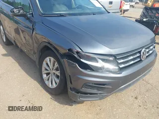 2018 Volkswagen Tiguan SEL z VIN 3VV3B7AX1JM045203, wystawiony jako IAAI lot #42572229 z przebiegiem 104 873 mil mil oraz . Historia ofert i sprzedaży dostępna na DreamBid. Obrazek 17.