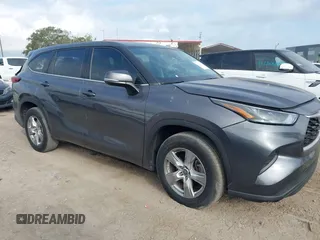 2022 Toyota Highlander L z VIN 5TDCZRAH1NS103623, wystawiony jako IAAI lot #42233144 z przebiegiem 41 749 mil mil oraz . Historia ofert i sprzedaży dostępna na DreamBid. Obrazek 1.