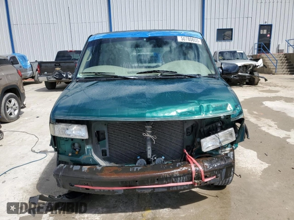 1998 GMC Safari z VIN 1GDDM19WXWB540497, wystawiony jako Copart lot #50780655 z przebiegiem 115 575 mil mil oraz Nie do naprawy. Historia ofert i sprzedaży dostępna na DreamBid. Obrazek 5.